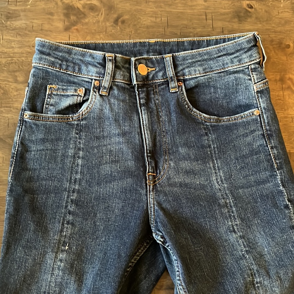 &denim size: 27 center seam, skinny jeans, ankle slit on the front (see pics)